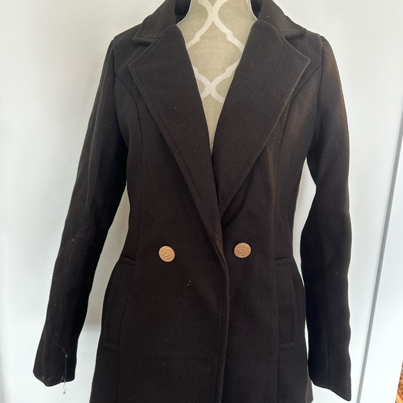 Black coat with gold button brand new, never worn - Picture 2 of 2